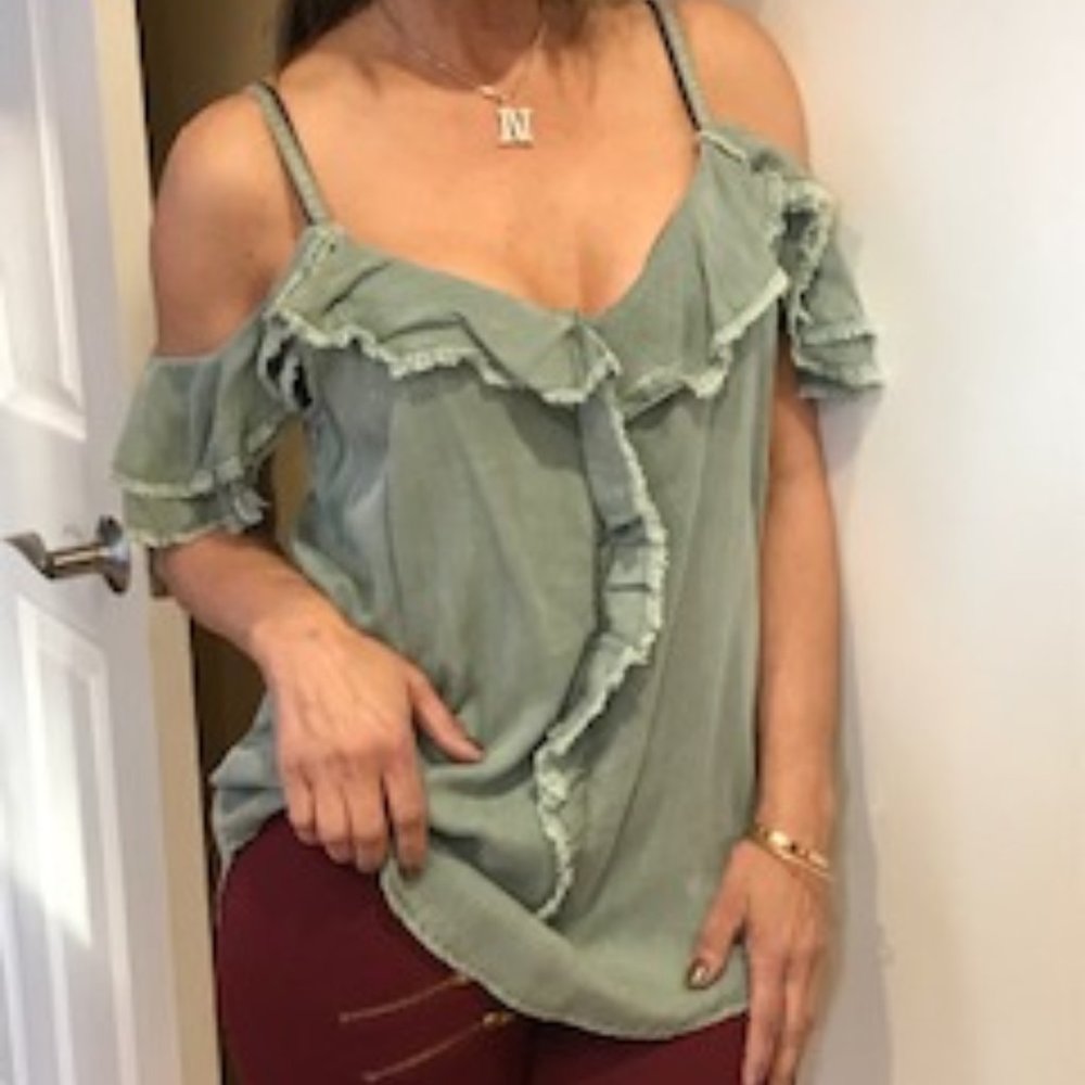 NWT Billy T Ruffled Cold Shoulder Sleeves Top